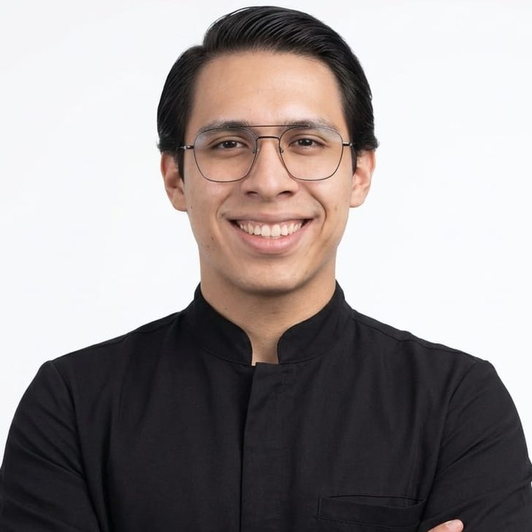 Retrato de Victor Cancino, acupunturista de Punto Umbral